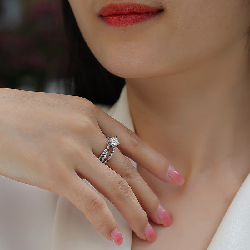 Round Brilliant Moissanite Split Shank Crossover Line Pave Band 925 Sterling Silver Ring for Women Fashion Elegant Proposal Wedding Anniversary Party Gift Jewelry